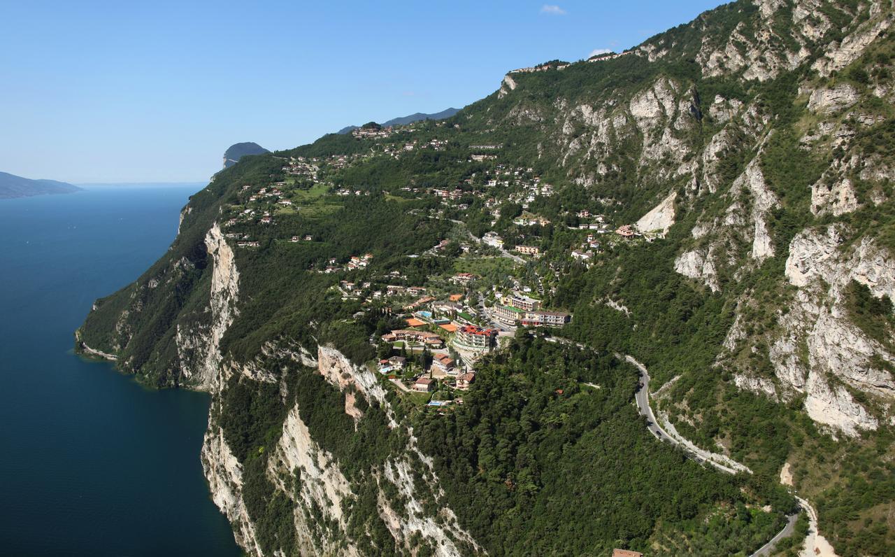 Village Bazzanega - Montagnoli Group Tremosine Exteriér fotografie