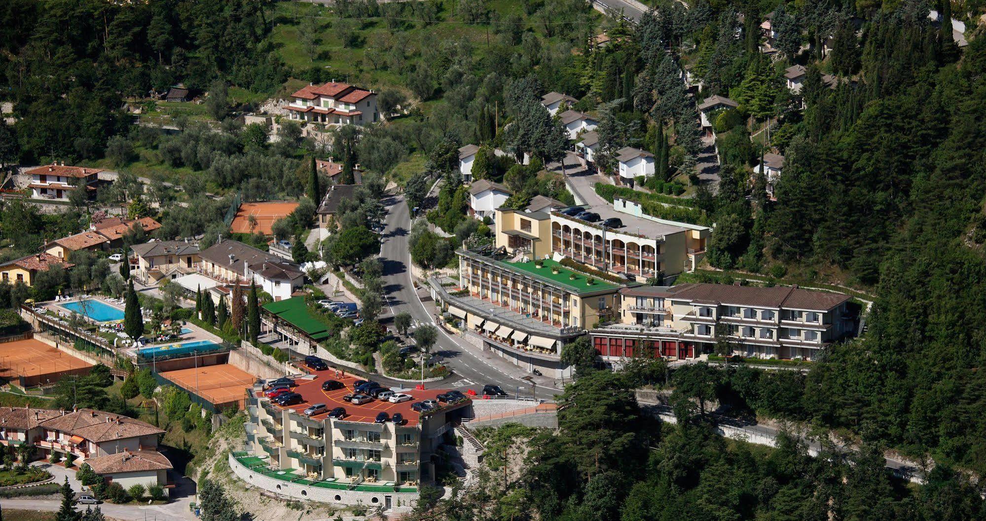 Village Bazzanega - Montagnoli Group Tremosine Exteriér fotografie